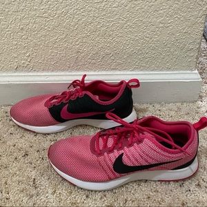 Kids Pink/black/white Nikes size 5.5